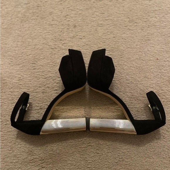 Michael Kors Black Sandal (used once: like new) - Picture 3 of 3